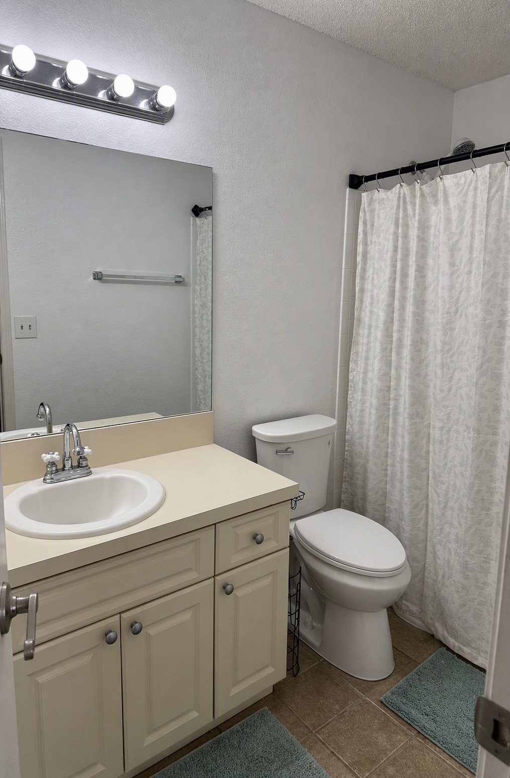 Building Photo - 9481 Highland Oak Dr
