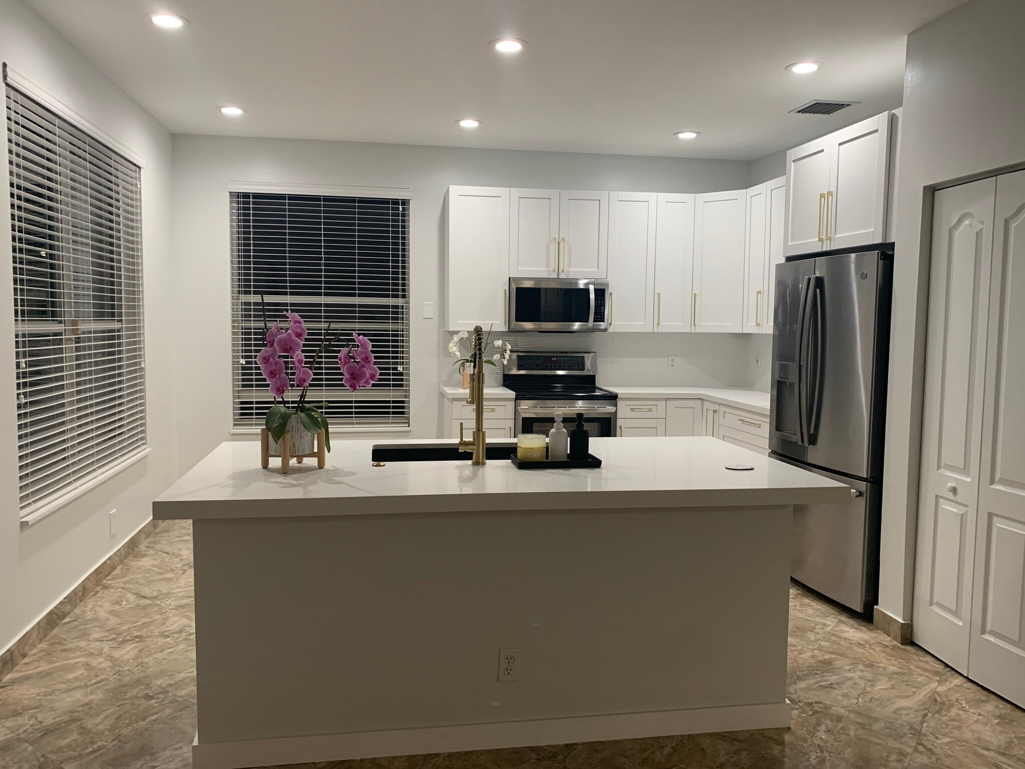 Gourmet kitchen - 1530 SW 193rd Ter