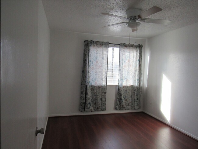 Building Photo - 15543 Weldon Dr