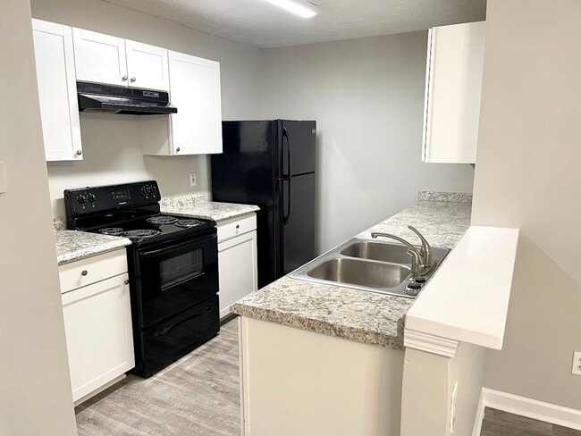 Building Photo - Welcome to this charming 3-bedroom, 2.5-bathroom townhouse located in the vibrant community of Li...