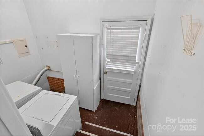 Building Photo - 10917 Blue Heron Dr