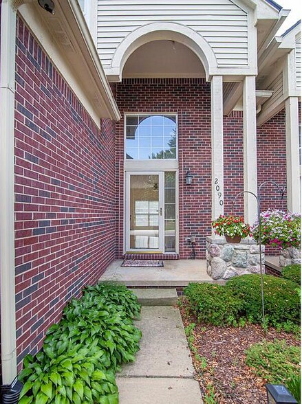 Building Photo - 2090 Preserve Cir W
