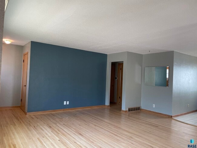 Building Photo - 2200 W 28th St