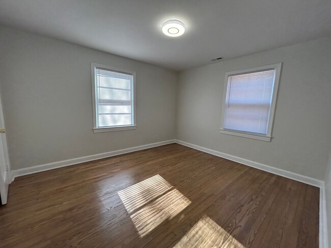 Building Photo - One Level newly renovated  3 bedroom 1 bat...