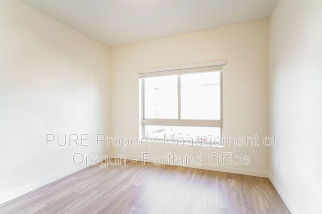 Building Photo - 22025 NE Halsey St