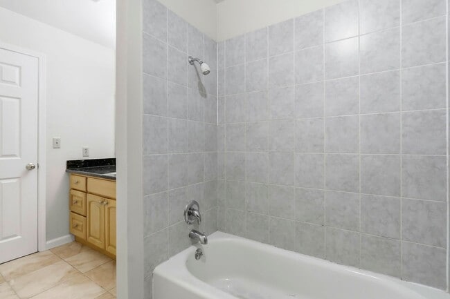 Building Photo - Sunset Park Townhouse Available for Rent!
