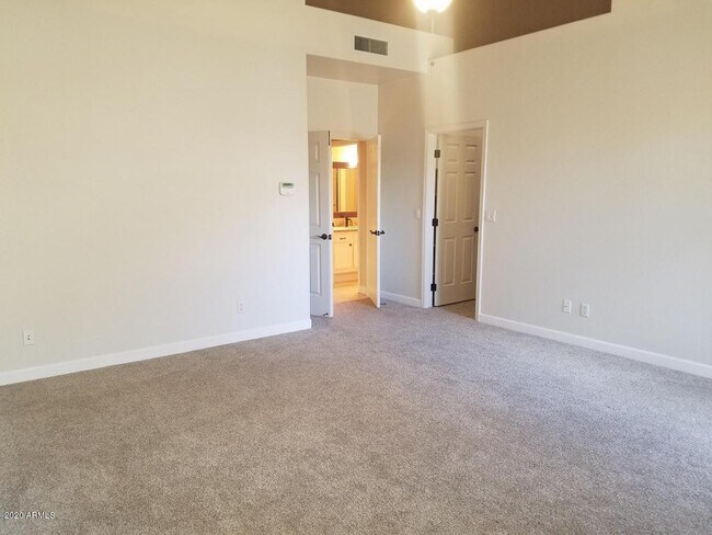 Building Photo - 6834 E Gelding Dr