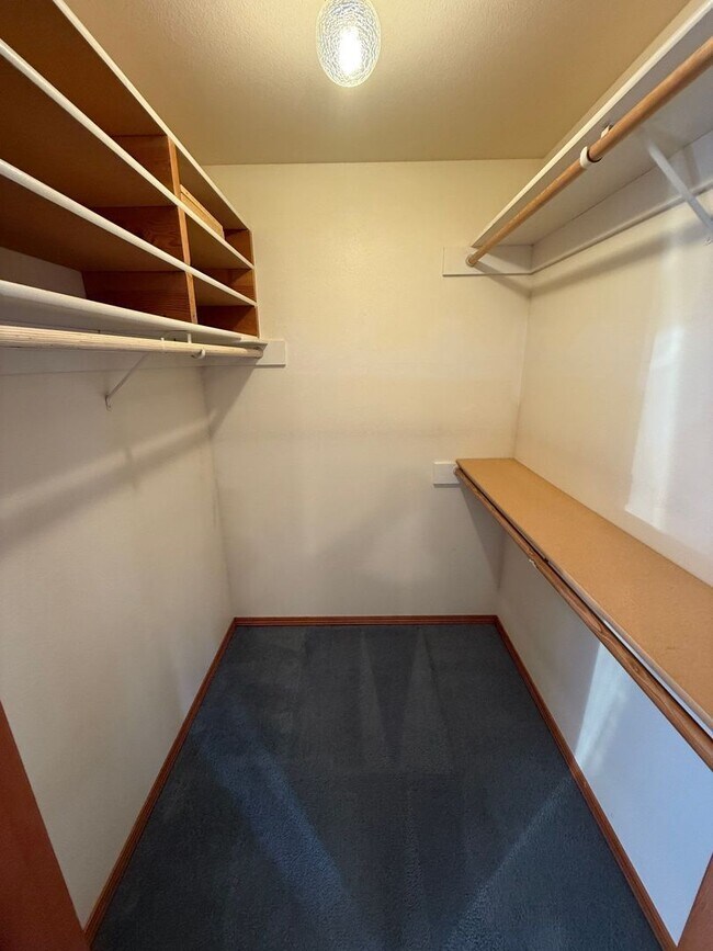 Building Photo - 460 SE Conifer Pl
