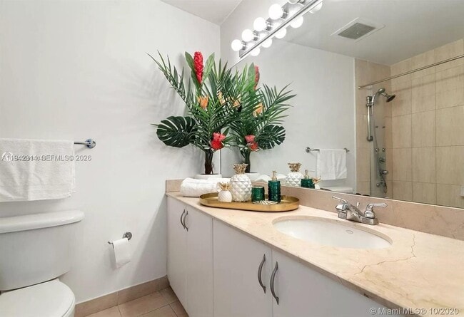 Building Photo - 1750 N Bayshore Dr