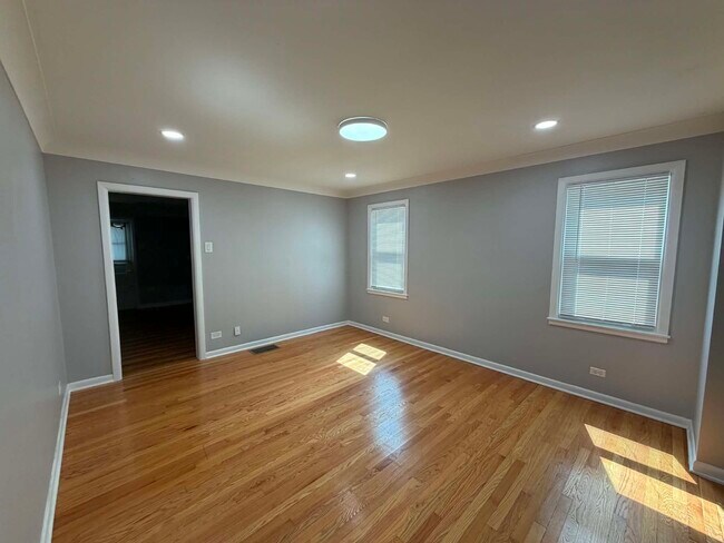 Building Photo - 9243 Lynwood Dr