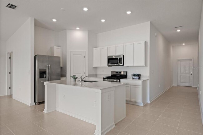 Building Photo - 7479 SANDSTONE Dr