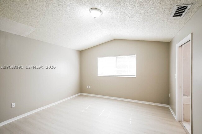 Building Photo - 621 SW 176th Ave