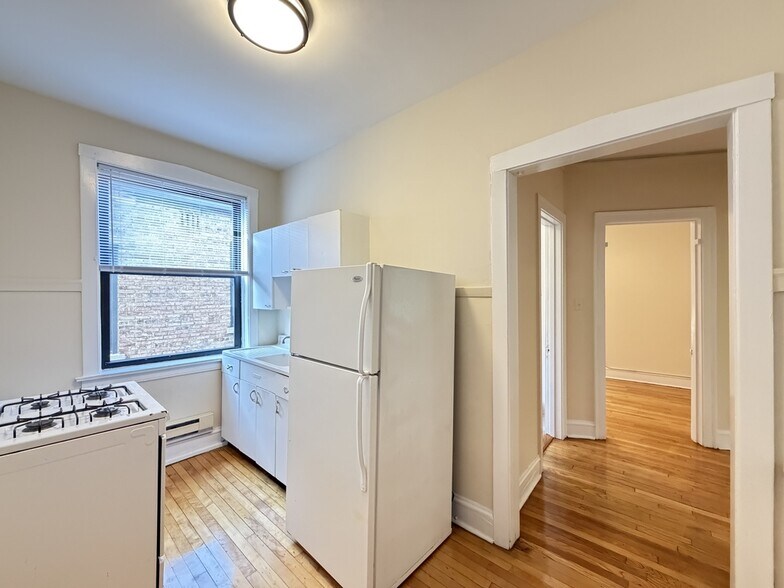 Building Photo - 805 Dempster St