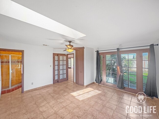 Building Photo - Rare Large Lot + Open Floorplan with Beautiful Artisting Styling