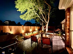 Building Photo - 1865 Meyerwood Ln N