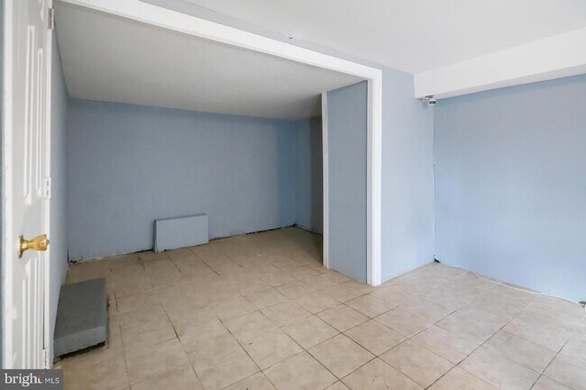 Building Photo - 851 S 57th St