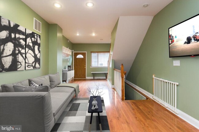 Primary Photo - 1026 Dorrance St