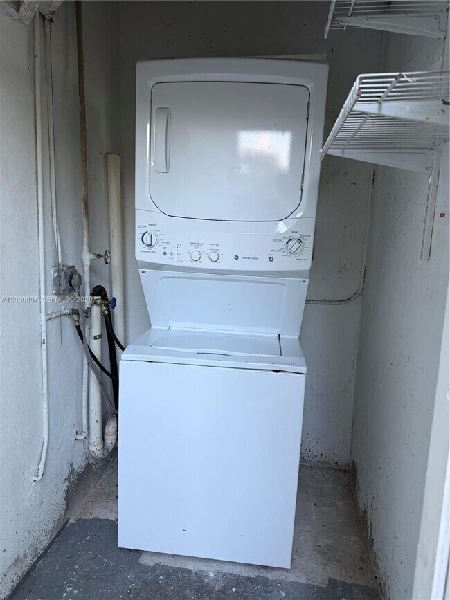 Building Photo - 3828 SW 29th St