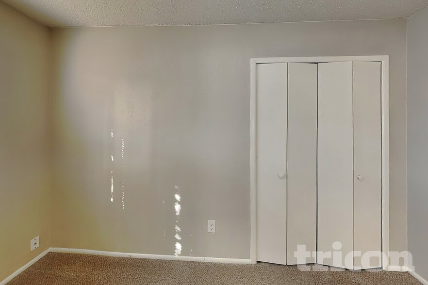Building Photo - 13622 Oak Breeze