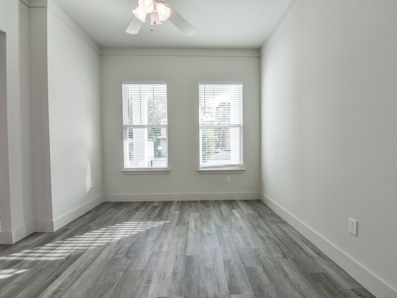 Building Photo - 2410 Amherst Ave