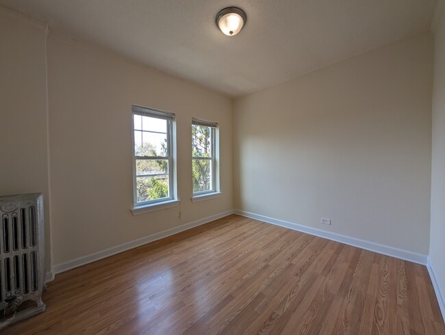 Building Photo - 5417 N Kenmore Ave