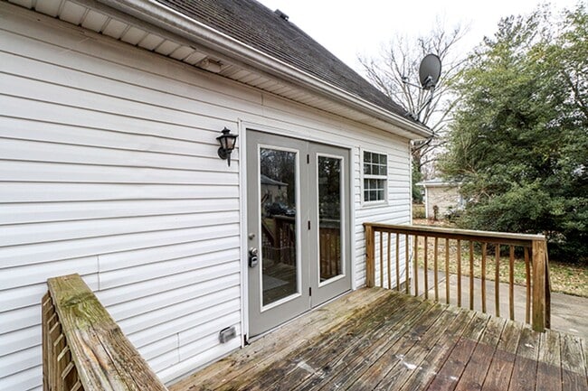 Building Photo - Newly updated 3 bedroom and 2 bath Cape Cod