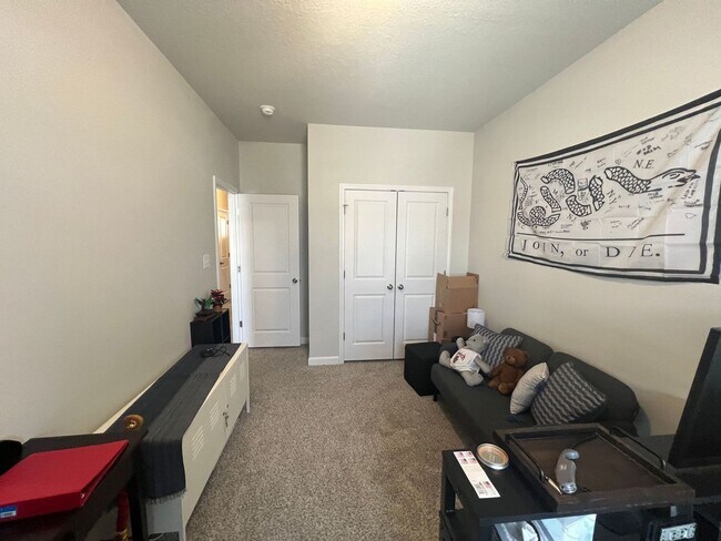 Building Photo - 208 Shallowbag Bay Ln