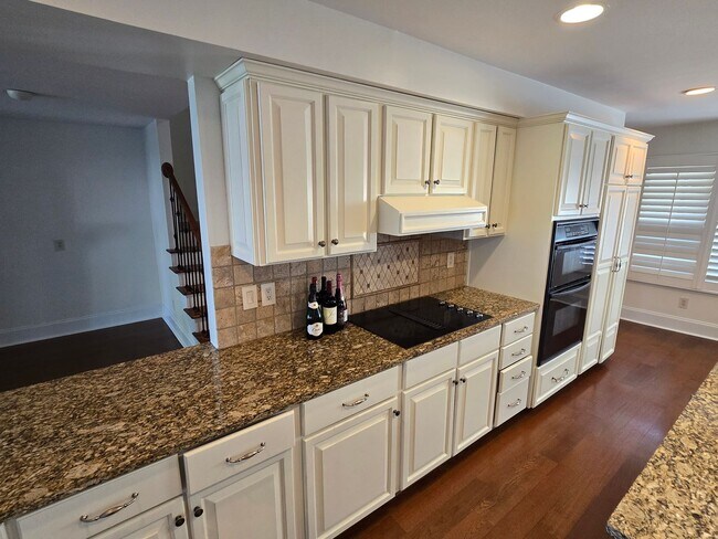 Building Photo - 7401 Mariner Cove Dr