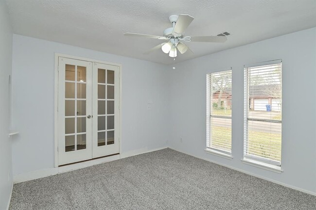 Building Photo - 11819 S Perry Ave