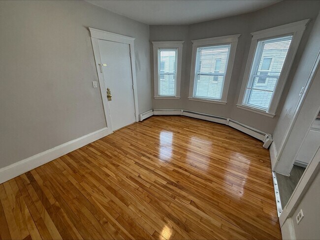 Primary Photo - 4 Kingsley Terrace