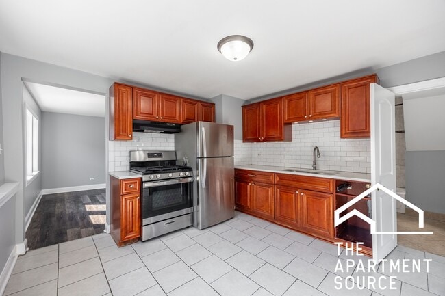 Building Photo - 2014 W 22nd Pl