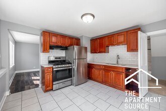 Building Photo - 2014 W 22nd Pl