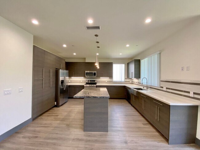 Building Photo - 6437 86th