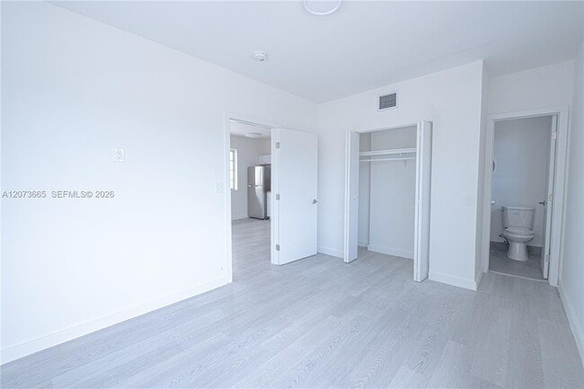 Building Photo - 423 NE 71st St