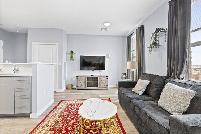 Building Photo - 95 Broadway-SI ID1240391P