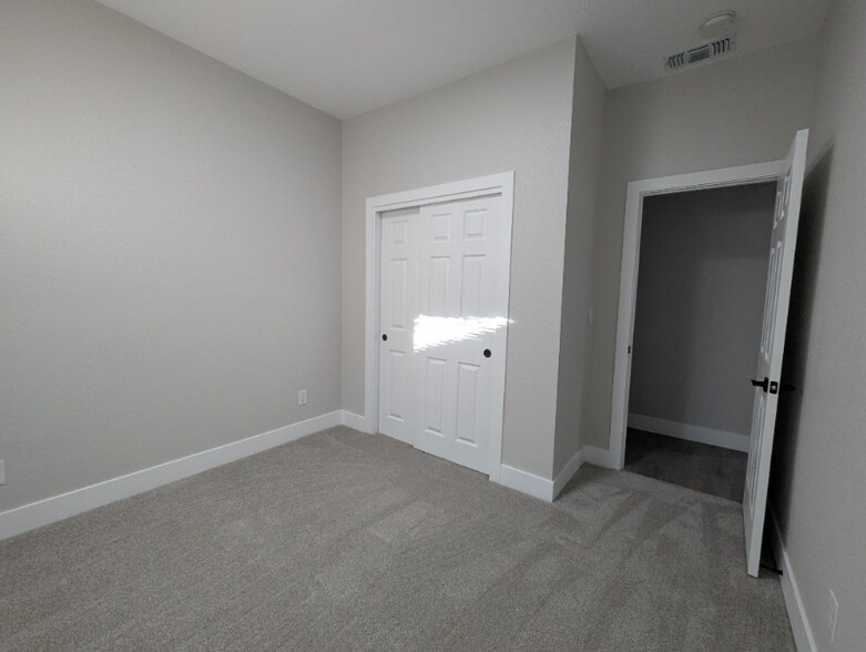 Building Photo - 1626 Bridge St