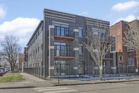 Building Photo - 2 bedroom in Chicago IL 60637