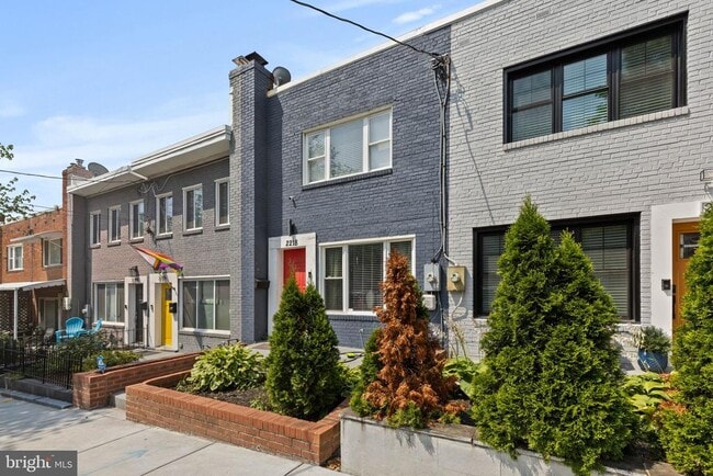Building Photo - 2218 16th St NE
