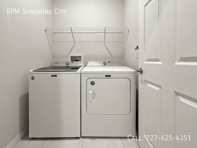 Building Photo - 13413 Palmera Vista Dr