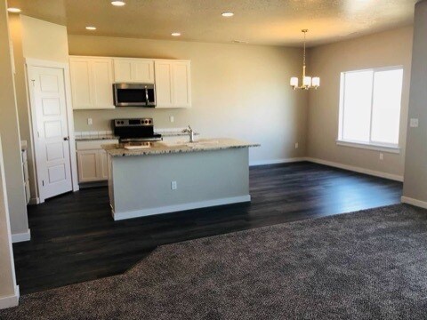 Kitchen & Dining Area - 3120 W Sunny Cove St