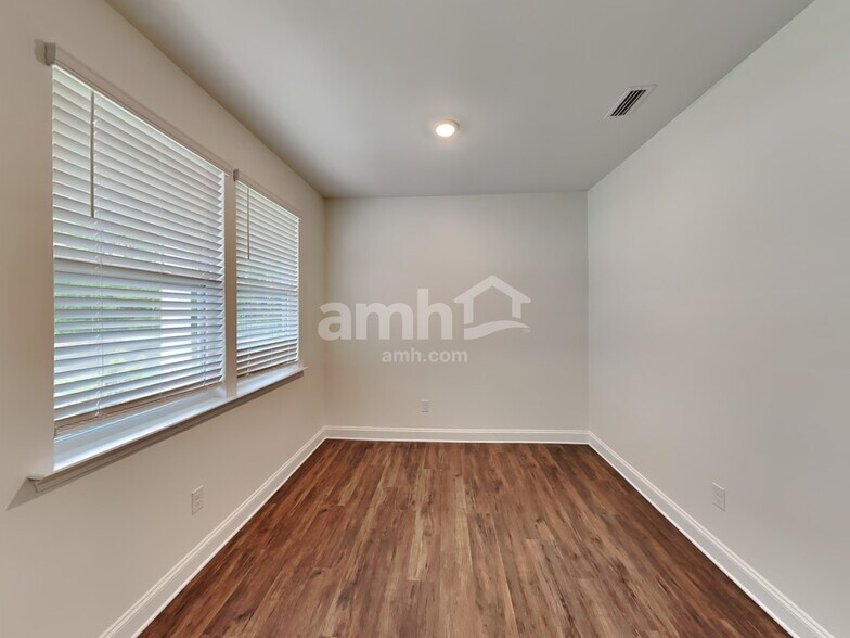 Building Photo - 6051 Rosemore Ln