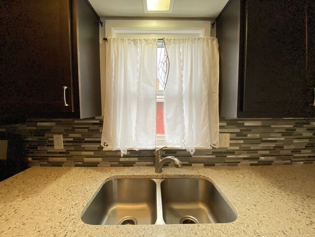 Building Photo - 3 Bedroom In Highland, IN