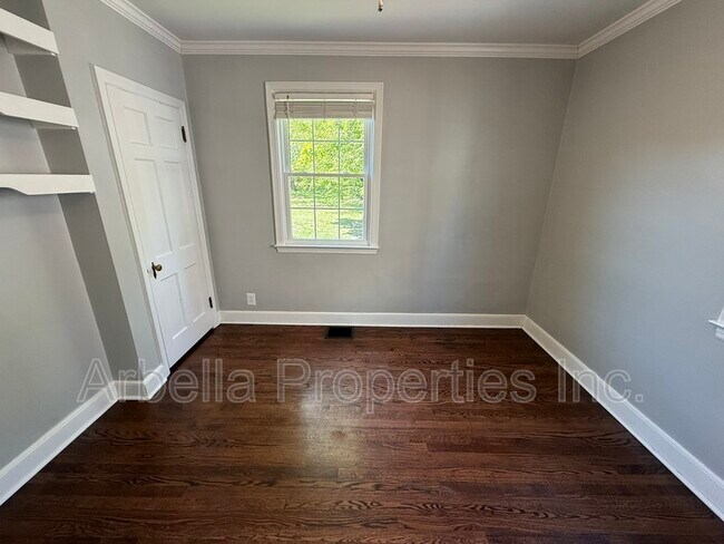 Building Photo - 1437 Valley St