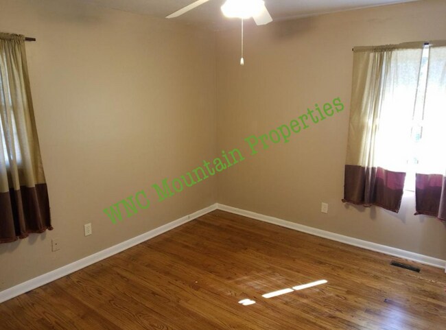 Building Photo - 374 Royal Pines Dr