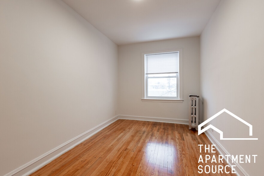 Building Photo - 4921 W Berteau Ave