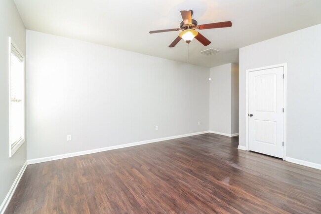 Building Photo - 522 Broughton Dr