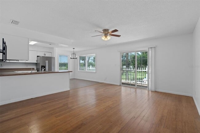 Building Photo - 8128 Papaya St