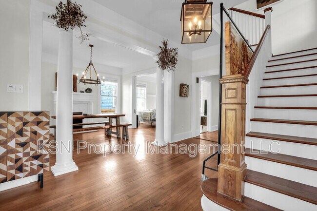 Building Photo - 517 E 40th St