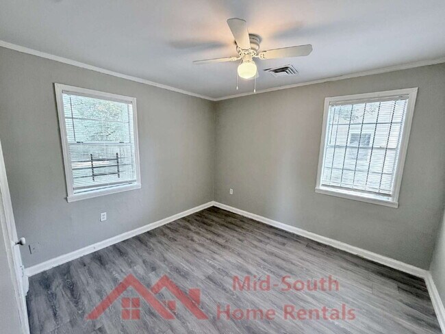 Building Photo - 566 Burlington Cir