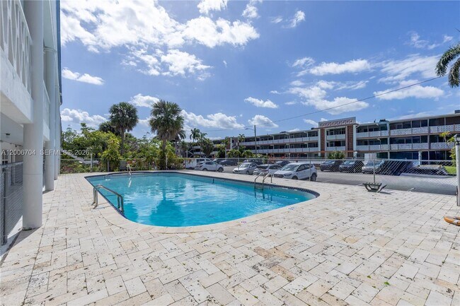 Building Photo - 1450 NE 171 St